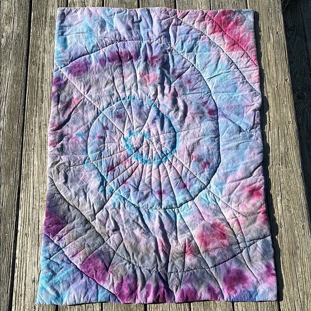 Tie-Dye Spiral Quilt - Picture 3 of 5